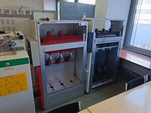 Laboratórium elektrických sietí a ochrán - Laboratórium elektrických sietí a ochrán1
