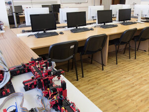Laboratórium riadenia spojitých a udalostných procesov - Laboratórium riadenia spojitých a udalostných procesov1